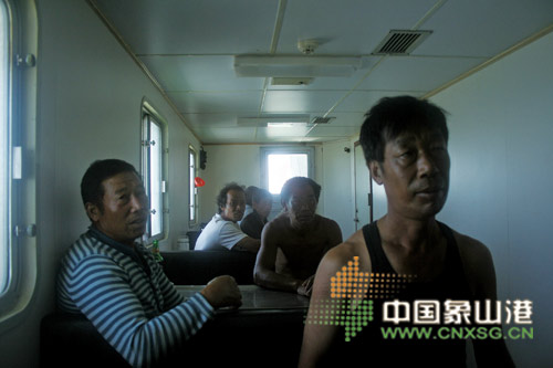 一流网渔船救起7名台州籍船员