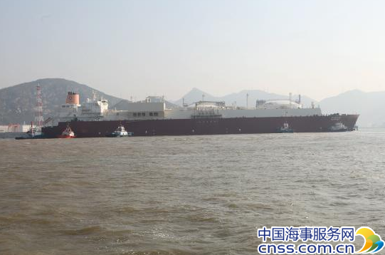 珠海港迎来首艘十万吨LNG船