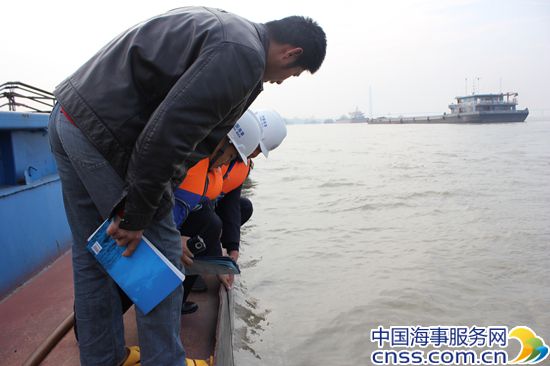 九江港区海事开展超载超吃水治理活动