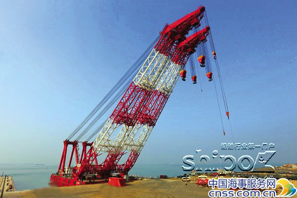 青岛海西重机完成国内首次3600t浮吊整体安装