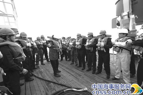 海军转隶海监船巡钓鱼岛：排故近百次 与日船周旋