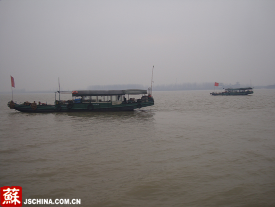 扬州海事迅速处置碍航渔船保障航道安全畅通