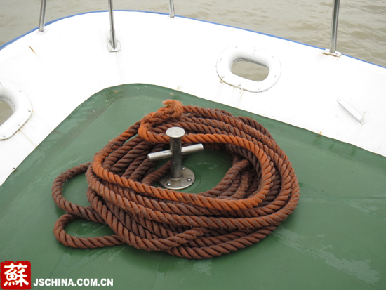 30米长缆绳漂浮重点水域 扬州海事及时清除确保航行安全
