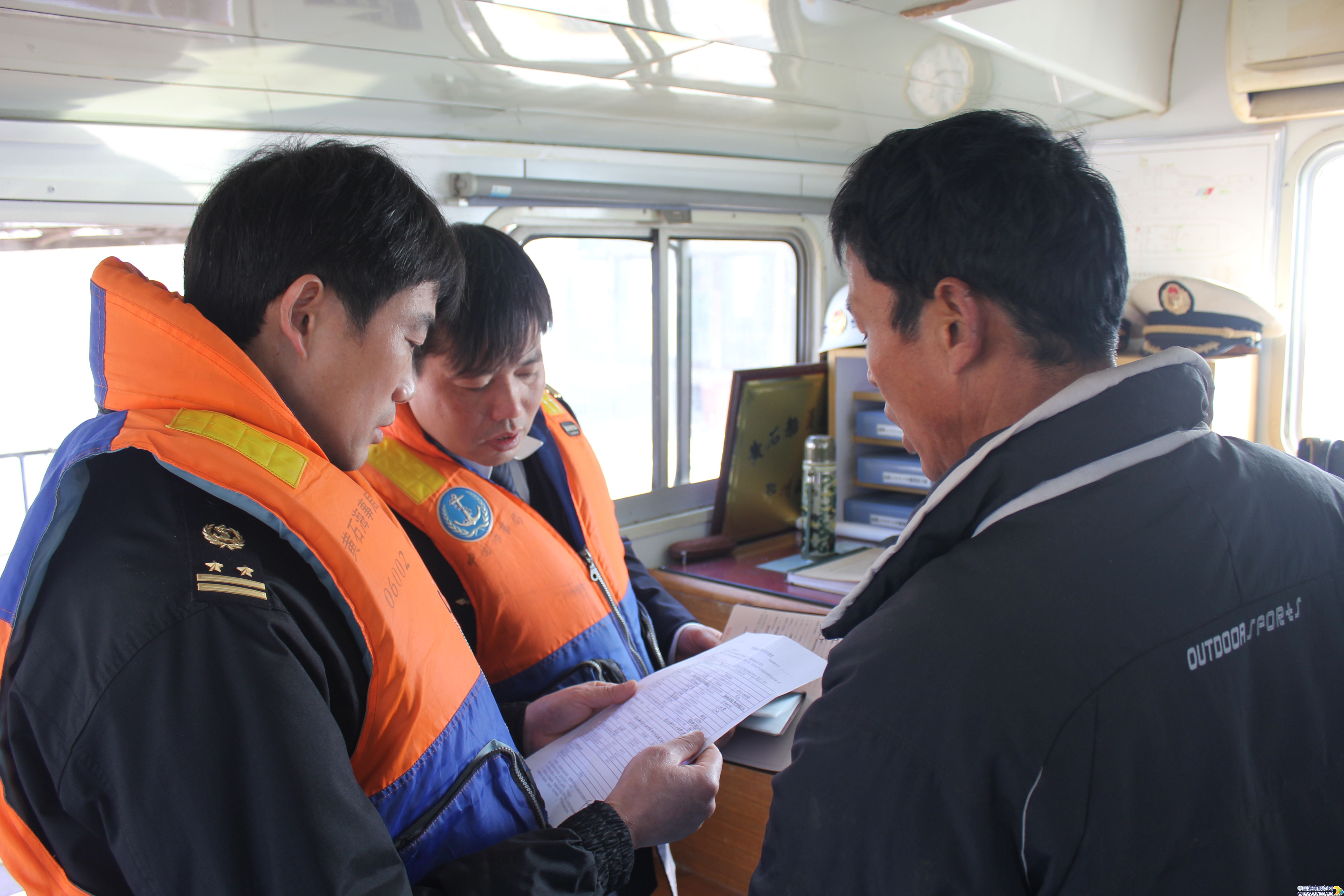 鄂州海事春运安全监管现场  开展全辖段巡航工作