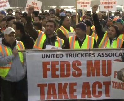 温哥华码头货柜工人罢工 规模恐扩大