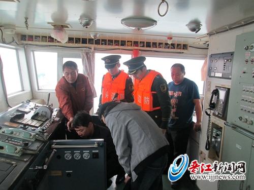 台湾货轮海上遇险 围头官兵抢修 11名船员获救