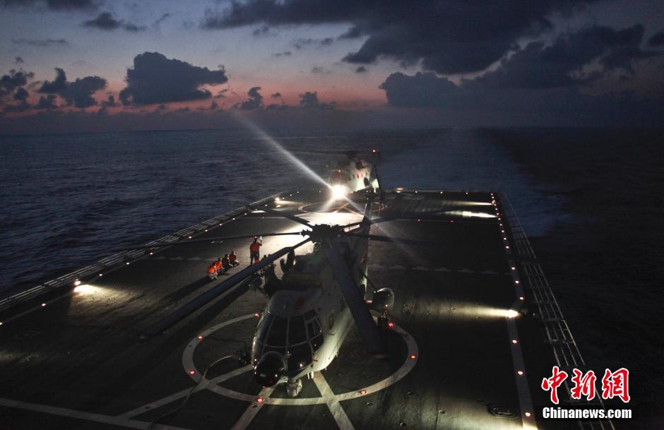 中国海军昼夜出动搜索马航失联航班 高清