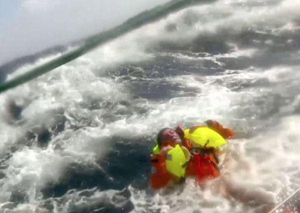 环球帆船赛水手落入太平洋 漂流90分钟奇迹获救