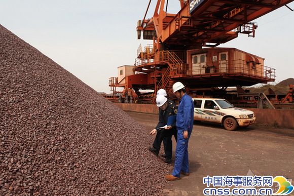 上海最大露天保税仓库投产 首批5万吨铁矿石入库