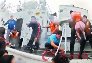 韩拟用26个气囊稳船体 潜水员入舱未见幸存者