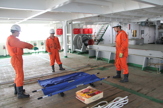 “北海救113”轮紧急搜救外籍失踪船员