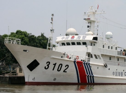海南渔船被菲律宾抓扣 中国海警船抵半月礁海域