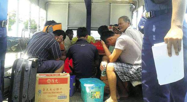菲媒公布被扣中国渔民照片