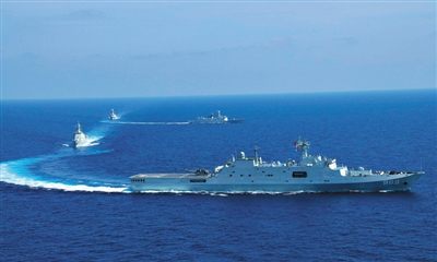 2013年3月22日，正在执行战备巡逻远海训练任务的南海舰队舰艇编队在南海某海域会合。