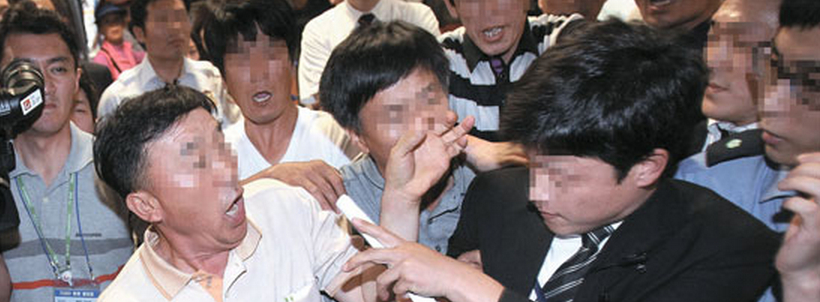 韩沉船惨案开庭家属痛哭流涕 船员面无表情