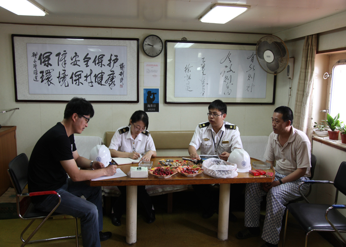 2014年海员日常熟海事局开展 宣传走访活动