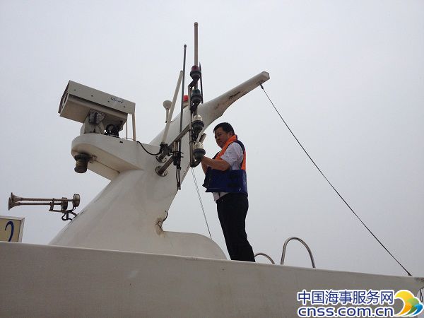 芜湖海事冒雨抢修新港大队海巡艇CCTV故障
