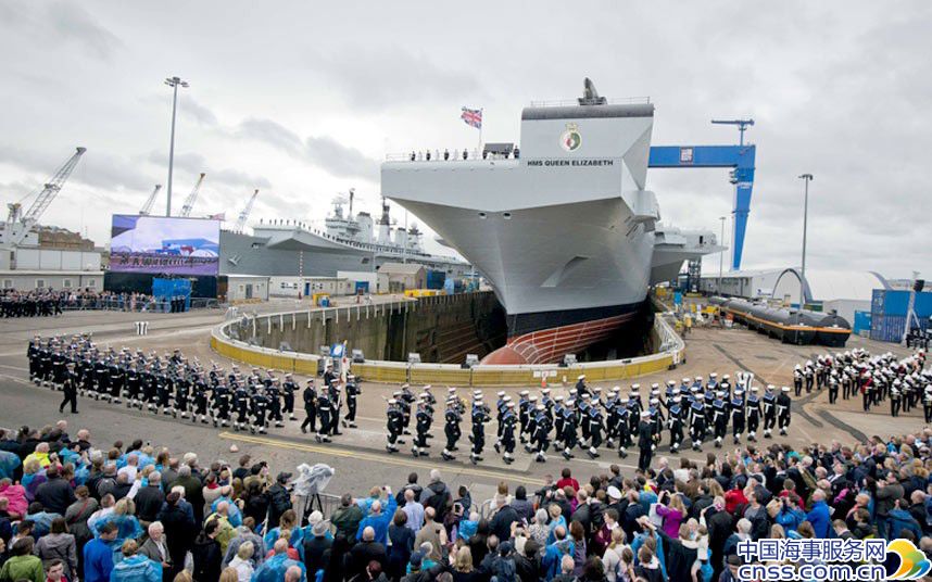 伊丽莎白女王为英国海军最大航空母舰命名【高清】