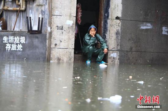中国南方多省市遭强降雨 造成17人死亡1人失踪