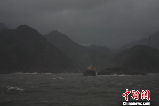 东海救助局成功救助17名遇险印度籍船员