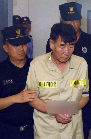 韩国沉船案船长作为被告人出庭 生还学生作证