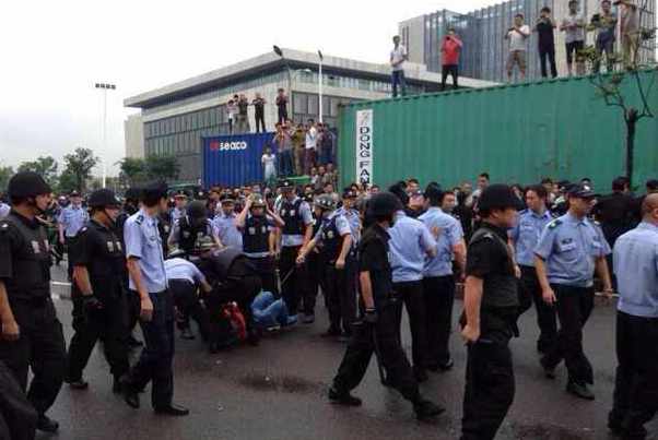 宁波集卡司机罢工再度高涨 停运已演变成打砸抢