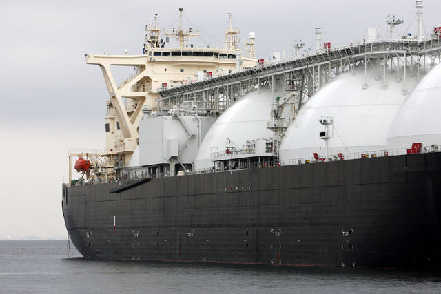 China cools its interest in LNG as a ship fuel