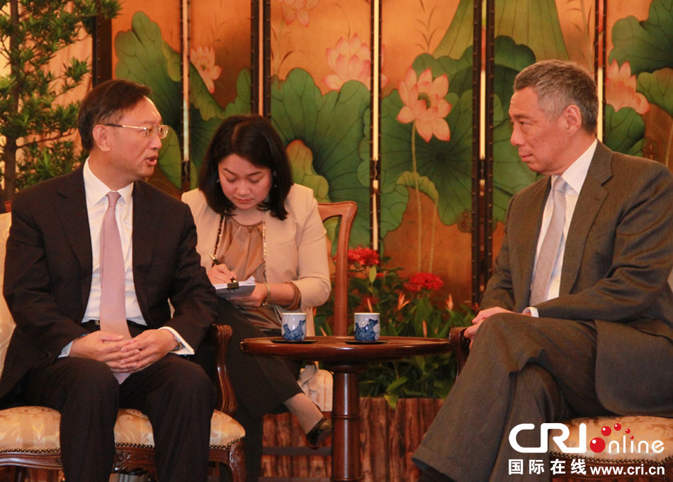 新加坡总理李显龙会见到访的国务委员杨洁篪