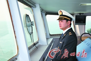 “海巡31”船船长 十级海风中搜救八天 
