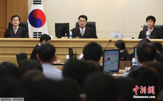 韩国对涉事船员进行首场审判