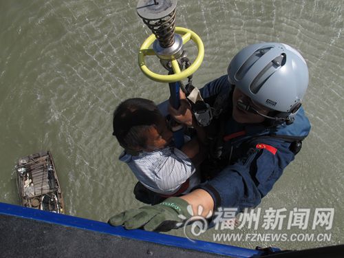平潭海域昨两起险情 直升机出动救6人2人失踪