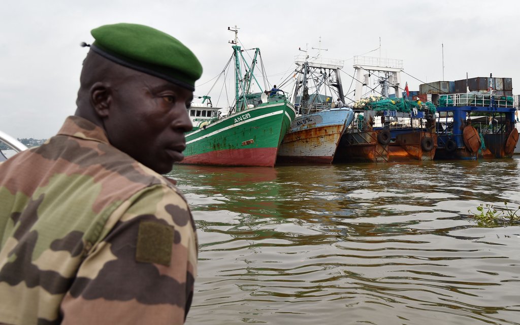 科特迪瓦政府扣押两艘中国渔船 外交部称正在核实【高清】