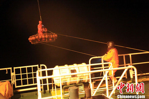 一浙江籍采砂船在烟台海域沉没 4人获救4人失踪