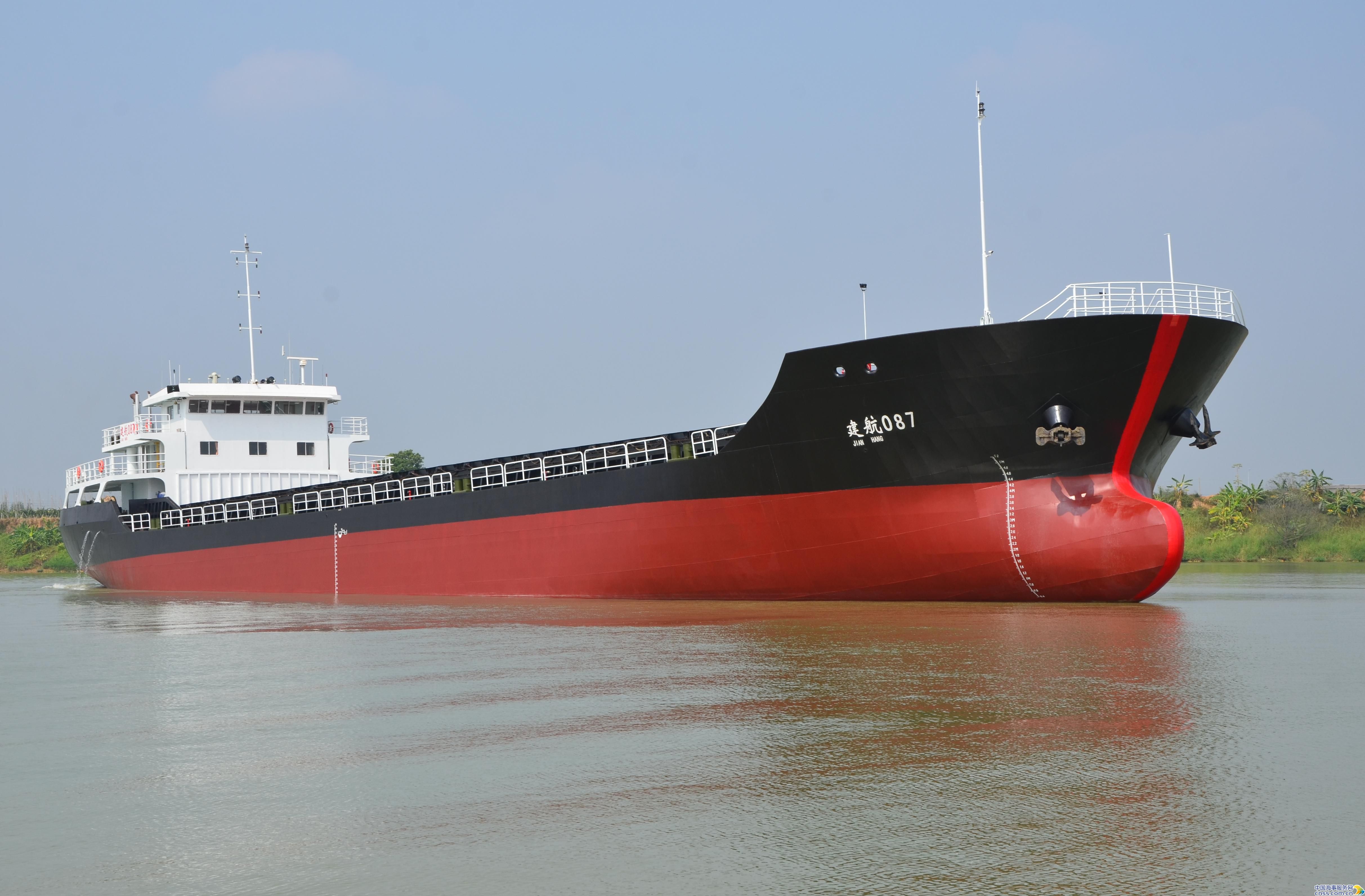惠州首艘沿海大型散货船顺利下水