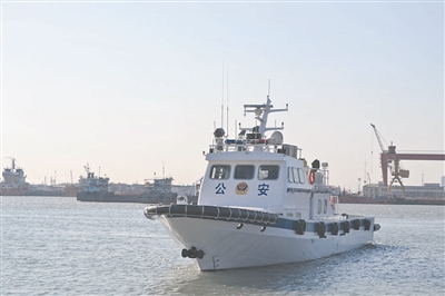 天津港公安局“港口公安01号” 巡逻船投入使用