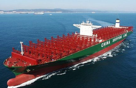 世界最大集装箱船“中海环球”轮首航新加坡