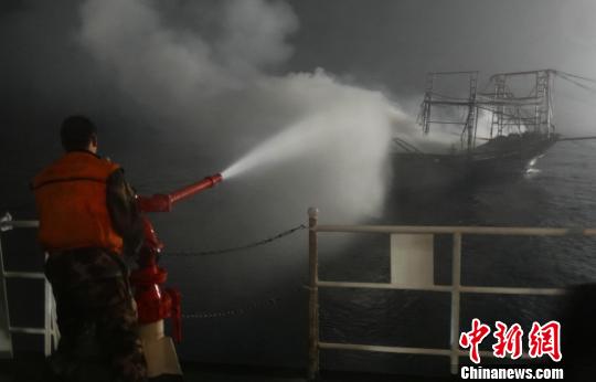 广西一燃油渔船失火 4名船员安全转移
