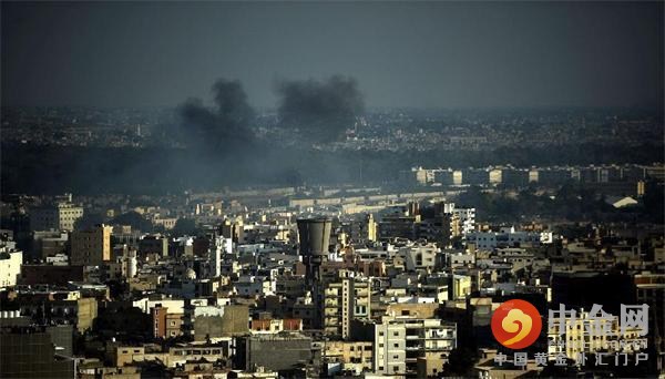 利比亚石油港城市发生新一轮空袭 港口附近出现冲突