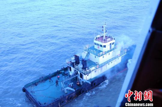 渤海海峡一拖轮失火 6船员全部获救