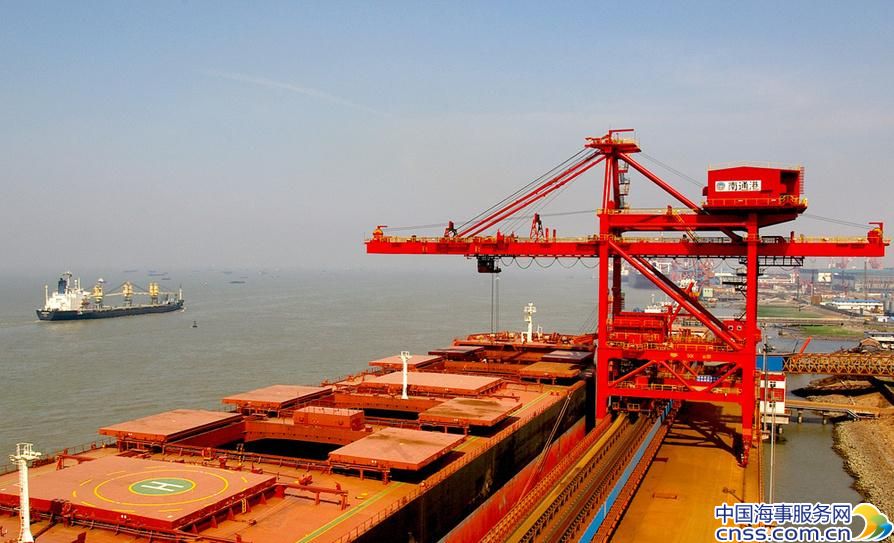 长江干线拥有11个亿吨大港 万吨级泊位477个