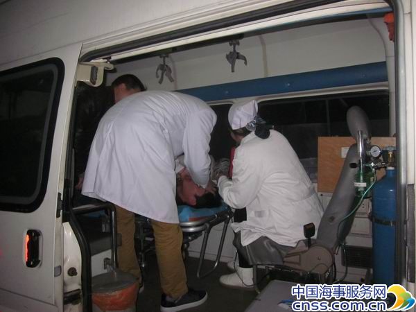 “民福”轮船员意外受伤 岳阳华容海事紧急救援