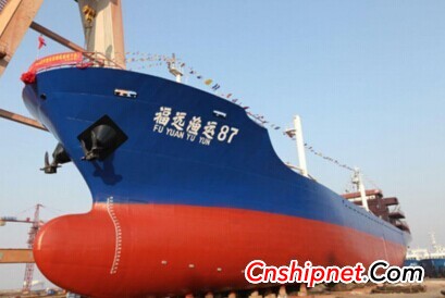 东红船业“福远渔运87”远洋冷藏运输船下水