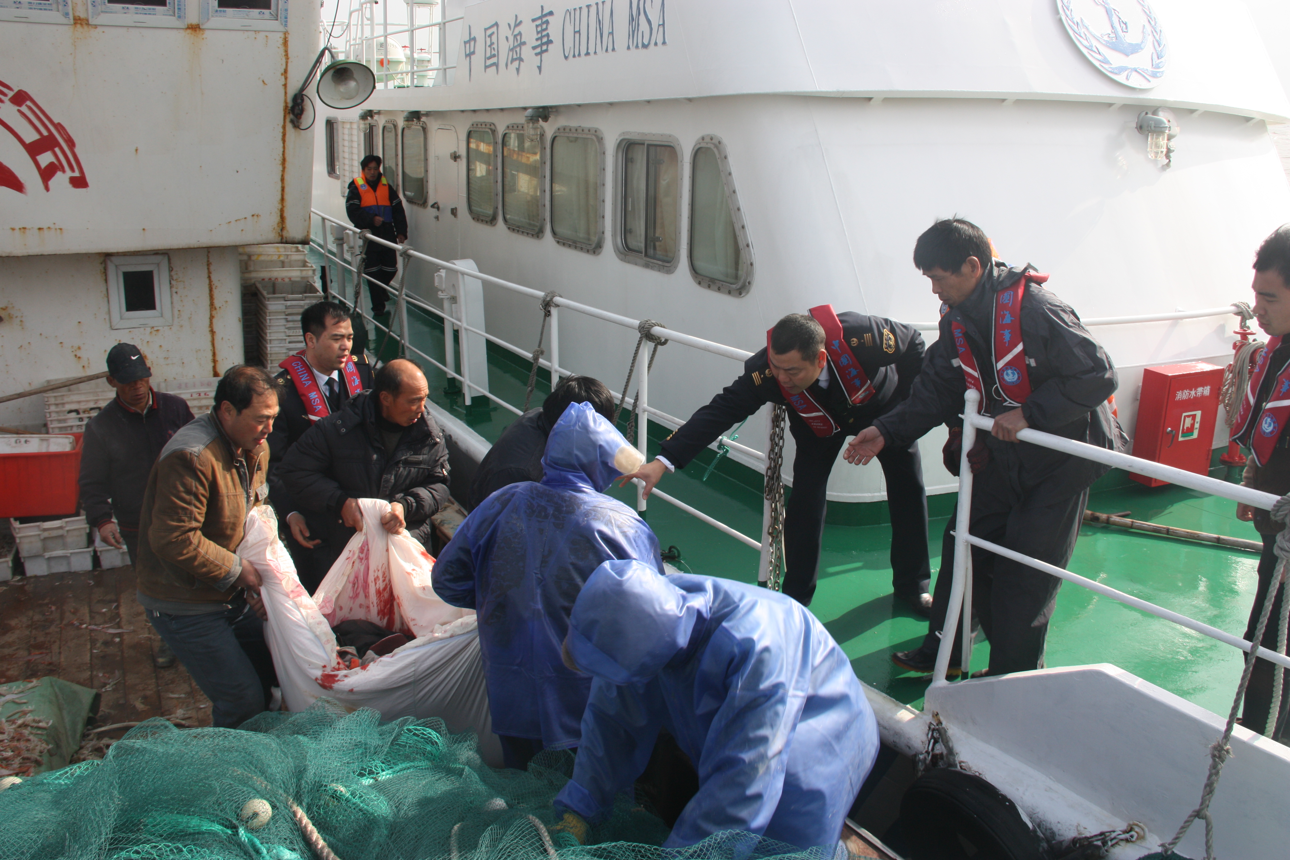 台州海事成功营救一名渔船重伤船员