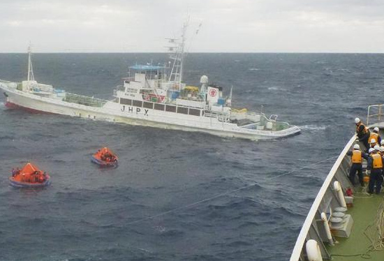 日本一渔船浸水 28名船员全部获救