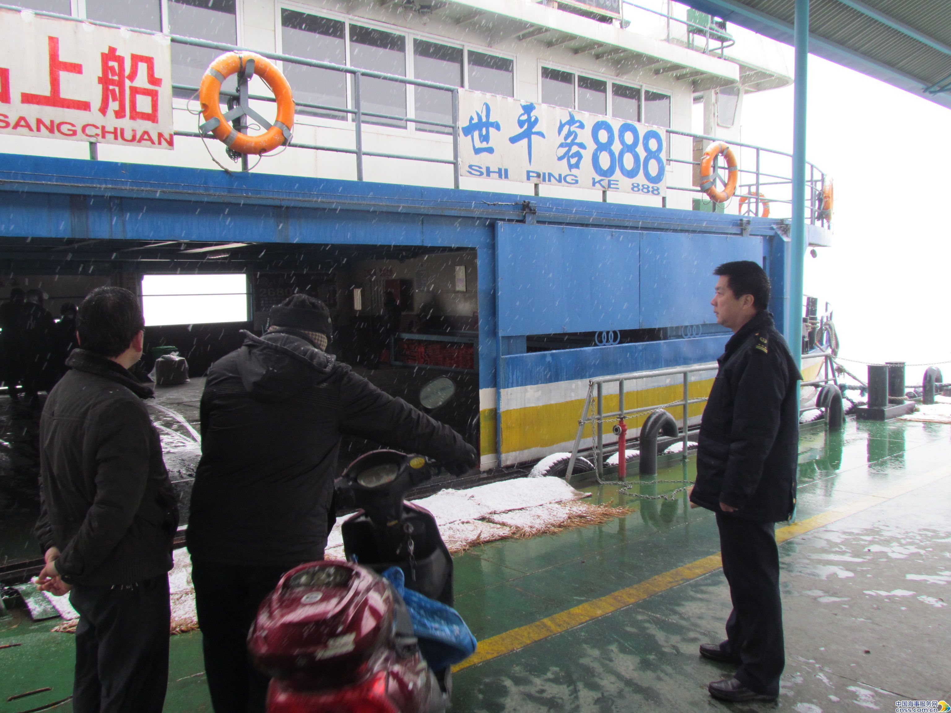 安庆遭遇大雪 海事部门强化雪天渡运安全监管