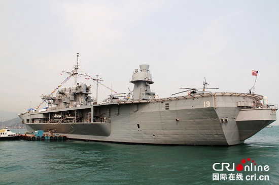 美国海军第七舰队旗舰、“蓝岭号”两栖指挥舰抵达香港展开访问