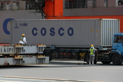 Cosco Holdings sees profit plunge 46%