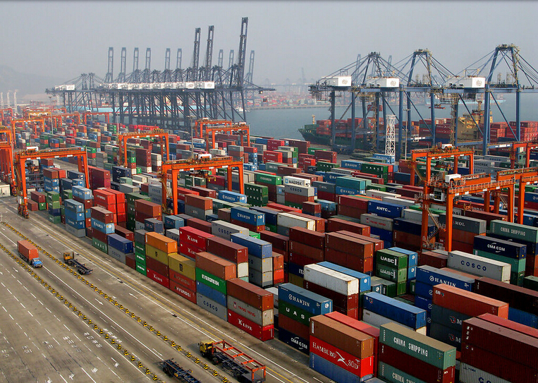 超大型船集装箱装卸量将打破港口吞吐量
