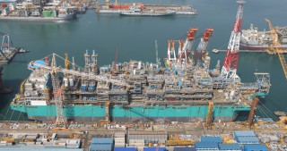 Petronas’ FLNG Facility to Deliver First Cargo in Q1 2016