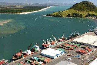 Oil Spill at Port of Tauranga, Weather Hampering Containment